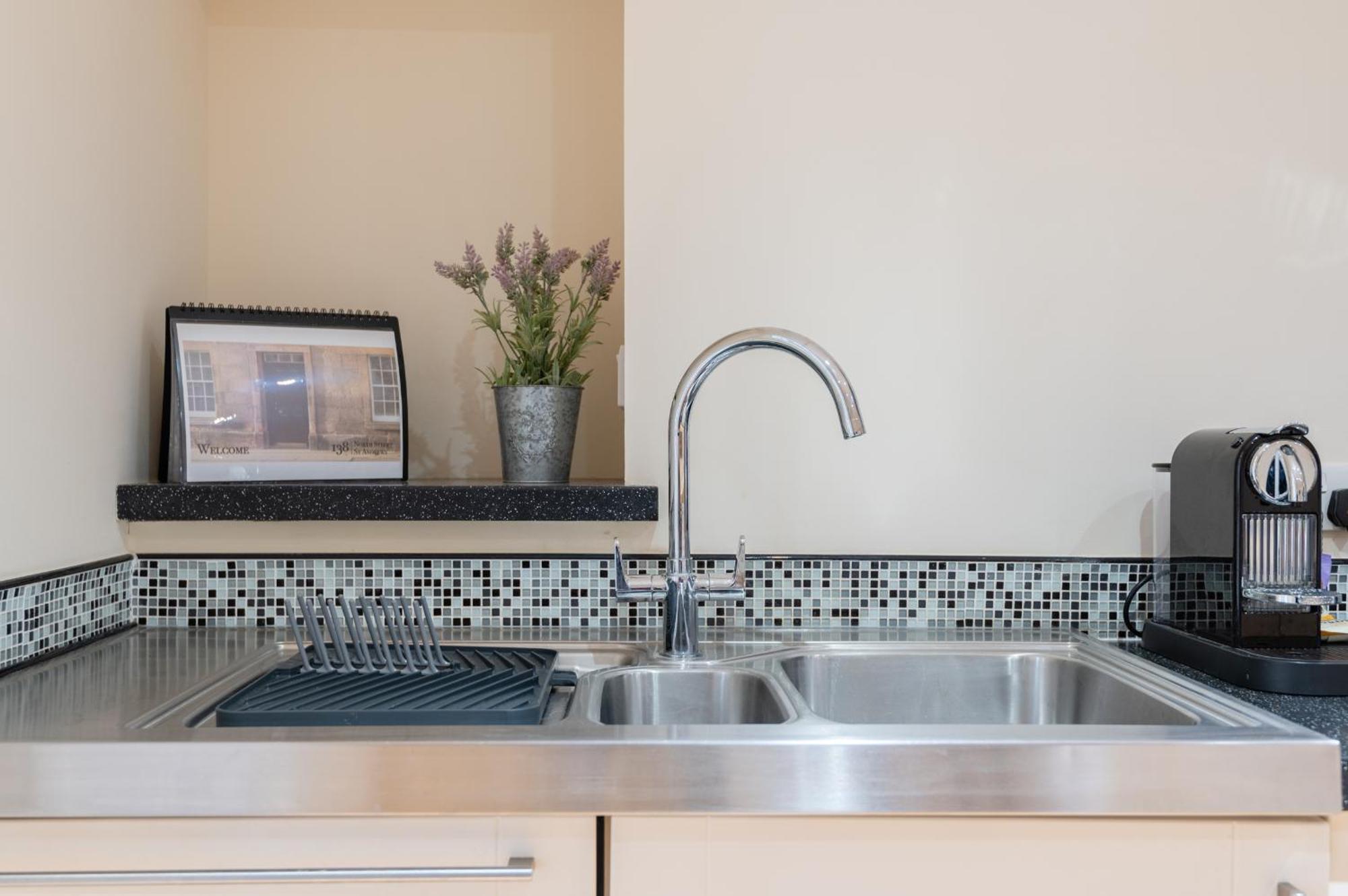 138 North Street - Luxury 2 Bed 2 Bath With Secret Garden, Summerhouse, Putting Green 세인트앤드루스 외부 사진